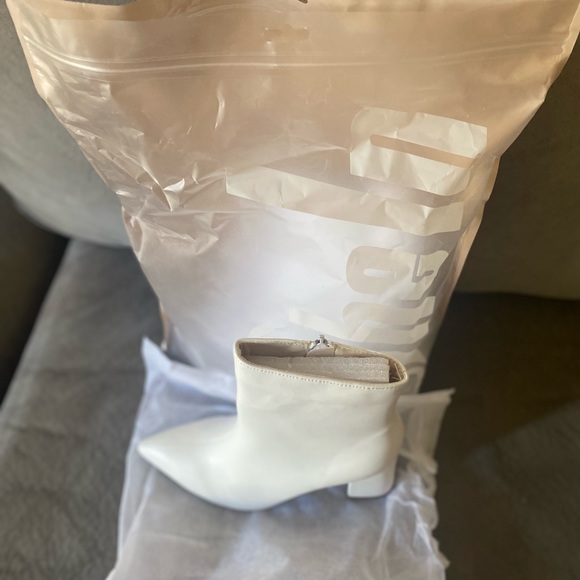 SHEIN white boots - Picture 4 of 5